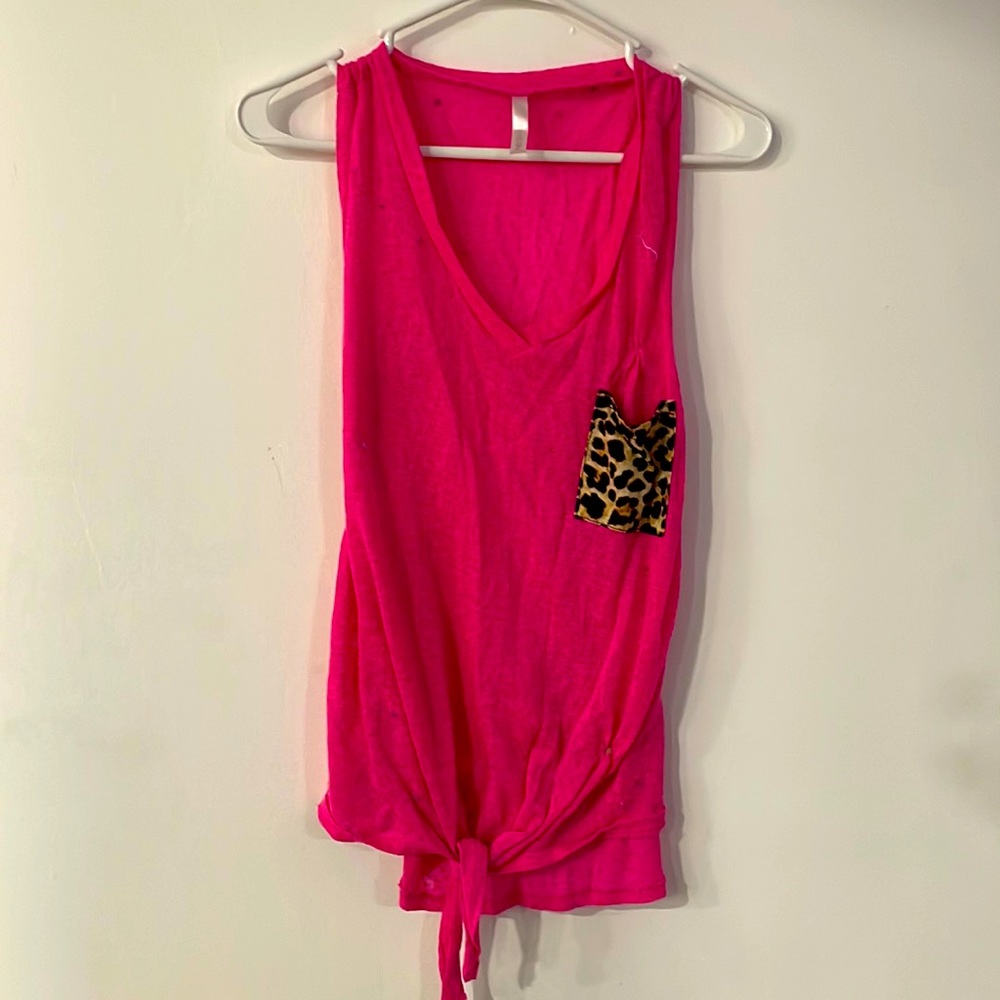 Leopard pocket v neck